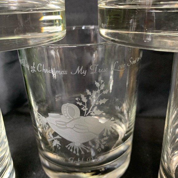 Set of 6 vintage HTF Garrick “12 days of Christmas” etched glasses (days 1-6) - Picture 9 of 16